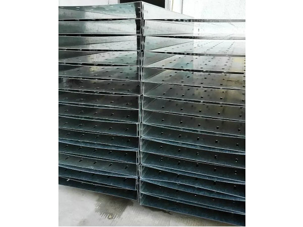 東莞沖孔透氣托盤式橋架