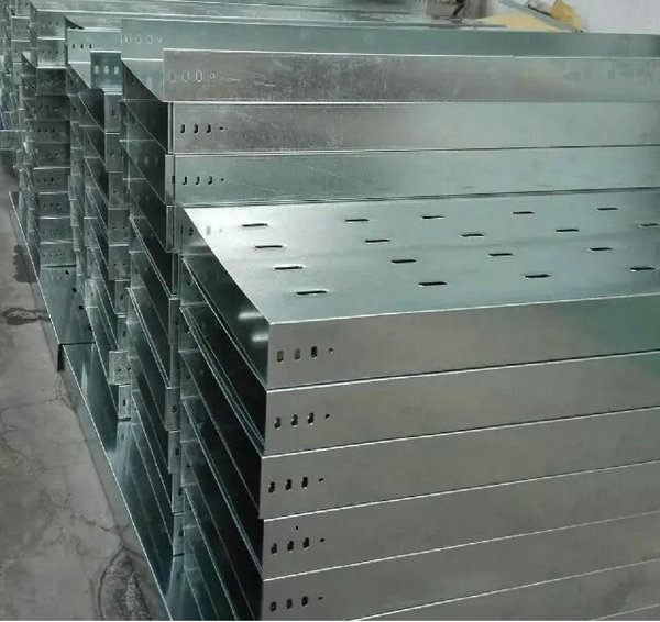 沖孔透氣托盤式橋架生產