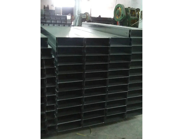 沖孔透氣托盤式橋架廠家